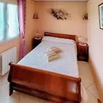 2 Bedroom Awesome In Hébergement de vacances Souvigné