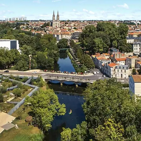 Vakantiehuis 2 Bedroom Stunning In Souvigné