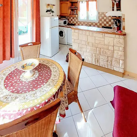 2 Bedroom Stunning In *