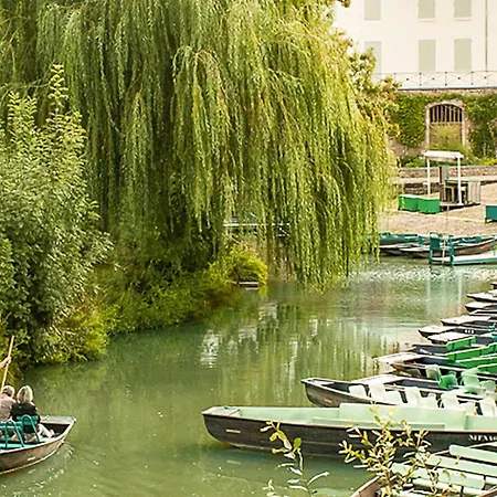 2 Bedroom Stunning In *